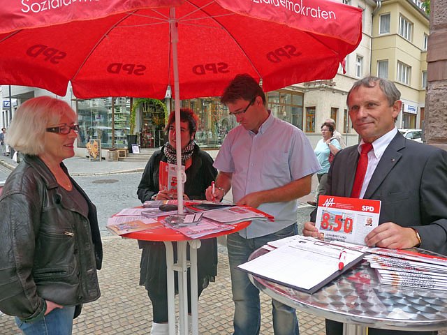 Infostand-SPD (Foto: Karl-Heinz Herrmann) Infostand-SPD (Foto: Karl-Heinz Herrmann)