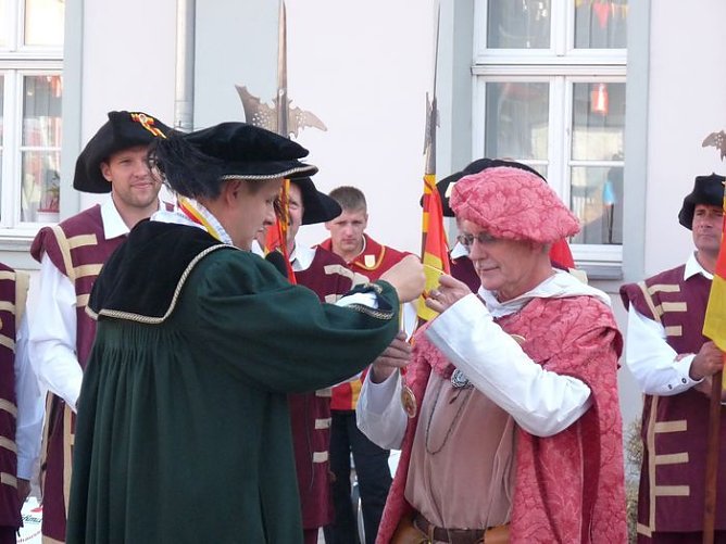 Umzug der Hausm&auml;nner (Foto: Karl-Heinz Herrmann)