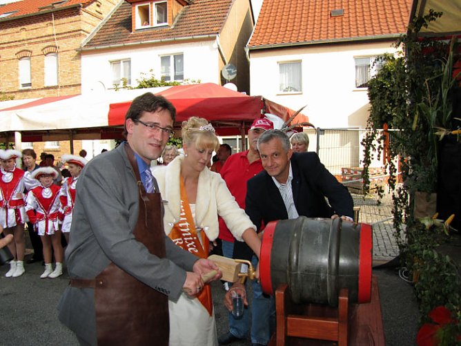 Lemme bei 283. Roßleber Kirmes (Foto: MDB Steffen Lemme) Lemme bei 283. Roßleber Kirmes (Foto: MDB Steffen Lemme)