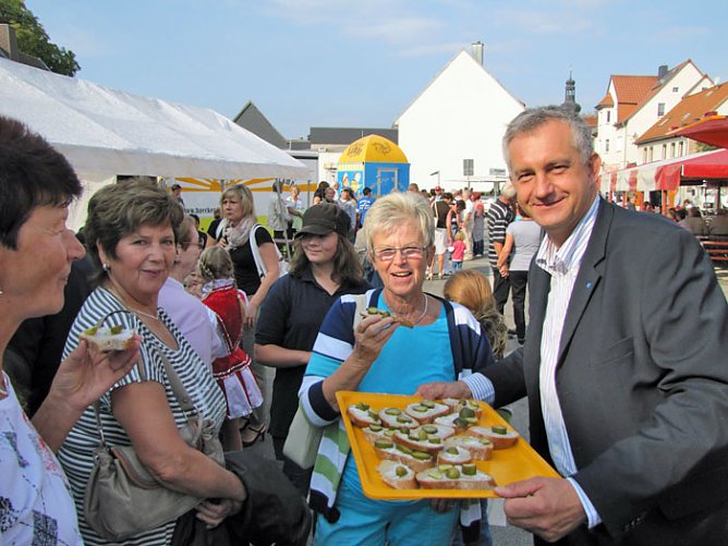Lemme bei 283. Roßleber Kirmes (Foto: MDB Steffen Lemme) Lemme bei 283. Roßleber Kirmes (Foto: MDB Steffen Lemme)