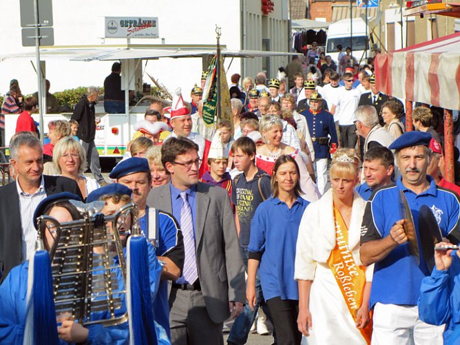 Lemme bei 283. Roßleber Kirmes (Foto: MDB Steffen Lemme) Lemme bei 283. Roßleber Kirmes (Foto: MDB Steffen Lemme)