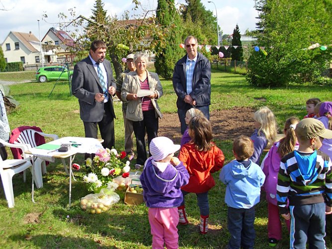 Patenschaft abgeschlossen (Foto: T. Leipold) Patenschaft abgeschlossen (Foto: T. Leipold)