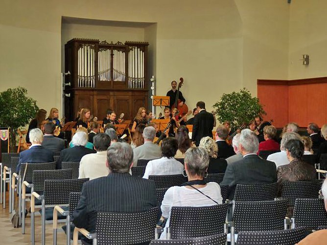 Im feierlichen Rahmen (Foto: Karl-Heinz Herrmann)