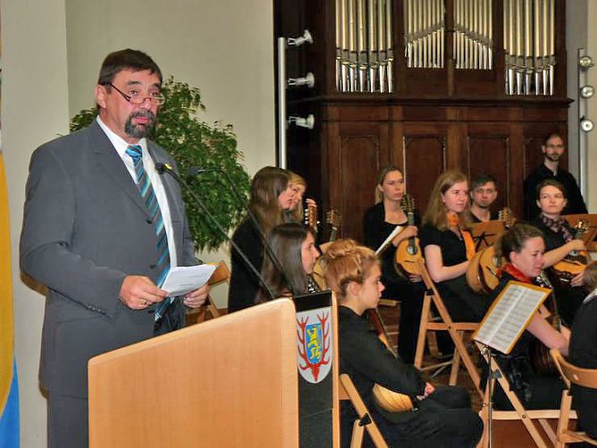 Im feierlichen Rahmen (Foto: Karl-Heinz Herrmann)