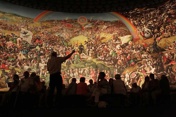 Museumsf&uuml;hrer im Panorama Museum (Foto: Panoramamuseum Bad Frankenhausen)