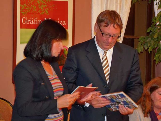 Diskussion mit Prof. Dr. Deufel (Foto: Karl-Heinz Herrmann) Diskussion mit Prof. Dr. Deufel (Foto: Karl-Heinz Herrmann)
