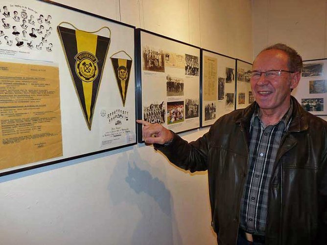 Ausstellung 100 Jahre Fußball (Foto: Karl-Heinz Herrmann) Ausstellung 100 Jahre Fußball (Foto: Karl-Heinz Herrmann)