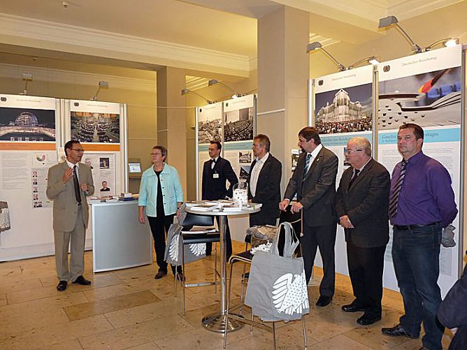 Wanderausstellung er&ouml;ffnet (Foto: Karl-Heinz Herrmann)