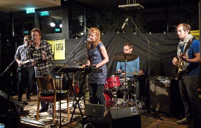 Steve Waitt & The Mansisters (Foto: Karl-R. L&uuml;ttich)