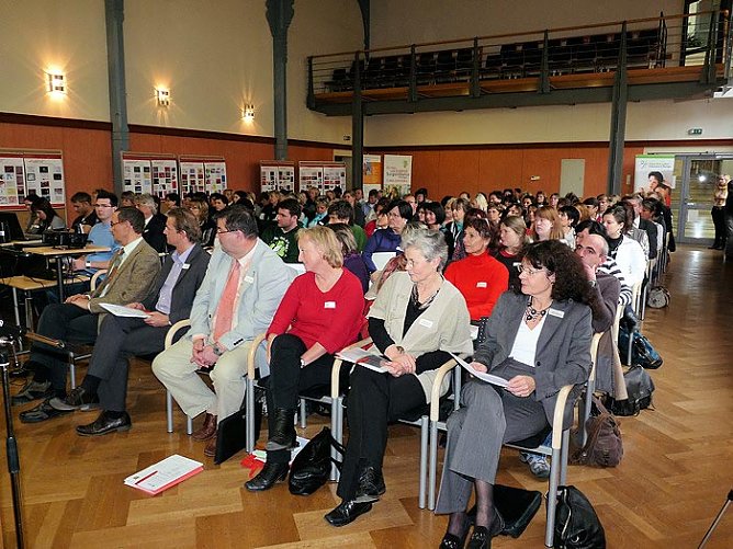 Kinder vor Gewalt sch&uuml;tzen (Foto: Karl-Heinz Herrmann)