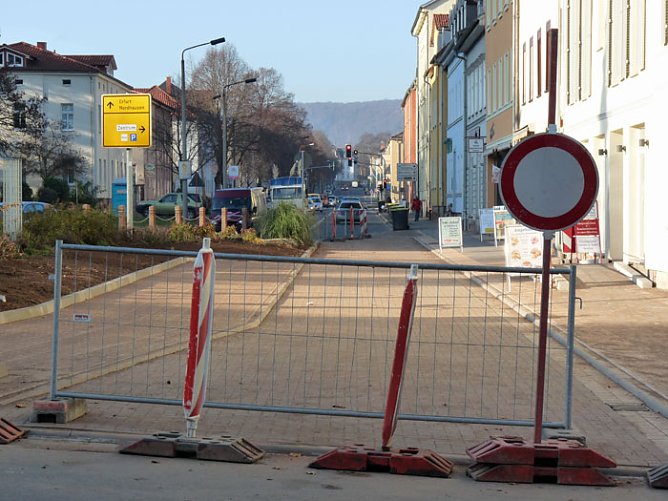 Bautätigkeit beobachtet (Foto: Karl-Heinz Herrmann) Bautätigkeit beobachtet (Foto: Karl-Heinz Herrmann)