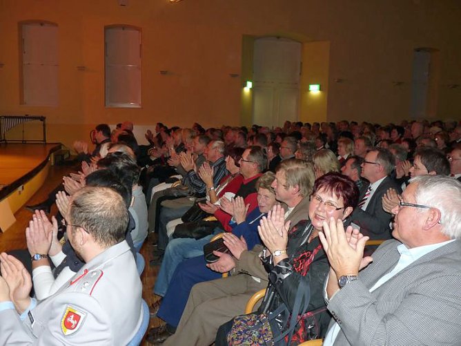 Rekordsumme bei Benefiz (Foto: Karl-Heinz Herrmann) Rekordsumme bei Benefiz (Foto: Karl-Heinz Herrmann)