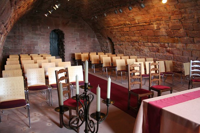 Heiraten auf dem Kyffhäuser 2011 (Foto: Karl-Heinz Herrmann) Heiraten auf dem Kyffhäuser 2011 (Foto: Karl-Heinz Herrmann)