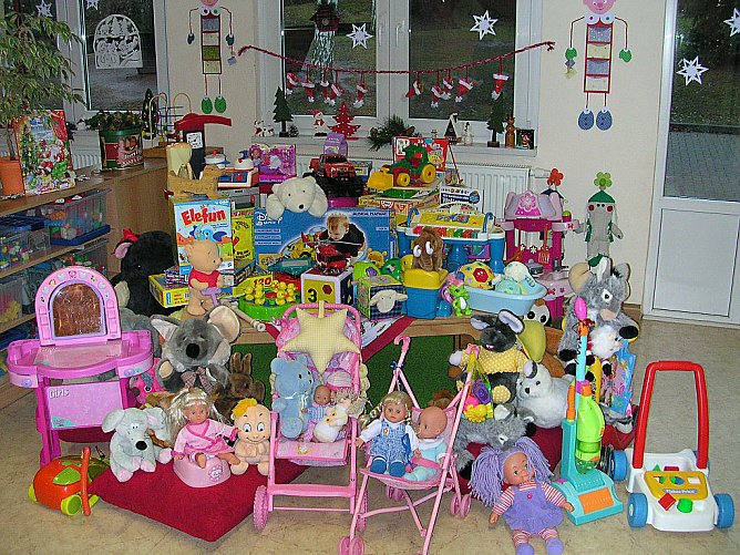 Spielzeugspende übergeben (Foto: privat) Spielzeugspende übergeben (Foto: privat)