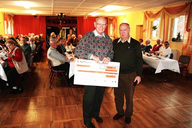 Vereinsarbeit gewürdigt (Foto: Günter Herting) Vereinsarbeit gewürdigt (Foto: Günter Herting)