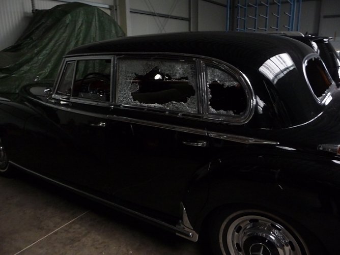 Demolierter Oldtimer (Foto: privat) Demolierter Oldtimer (Foto: privat)