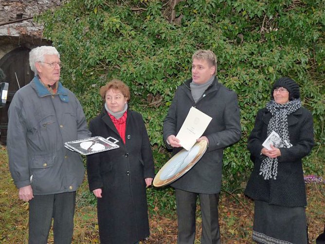 Zwei Euro für den schiefen Turm (Foto: Karl-Heinz Herrmann) Zwei Euro für den schiefen Turm (Foto: Karl-Heinz Herrmann)