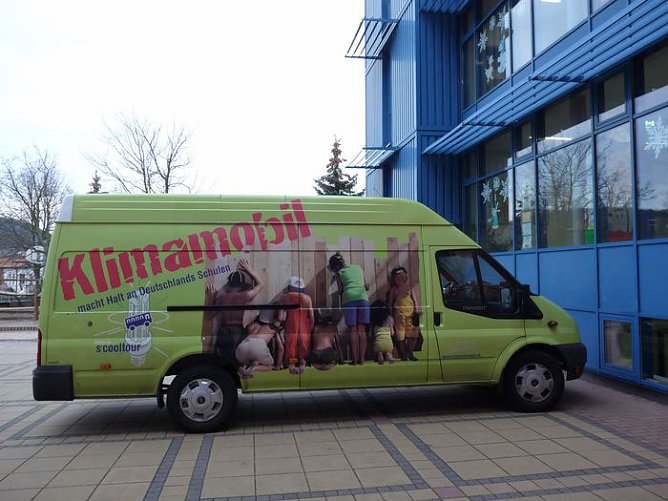 Klimaexperimente im Klassenzimmer (Foto: Karl-Heinz Herrmann) Klimaexperimente im Klassenzimmer (Foto: Karl-Heinz Herrmann)