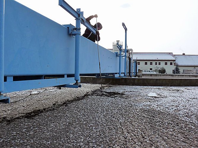 Harte Arbeit f&uuml;r sauberes Abwasser (Foto: Karl-Heinz Herrmann)