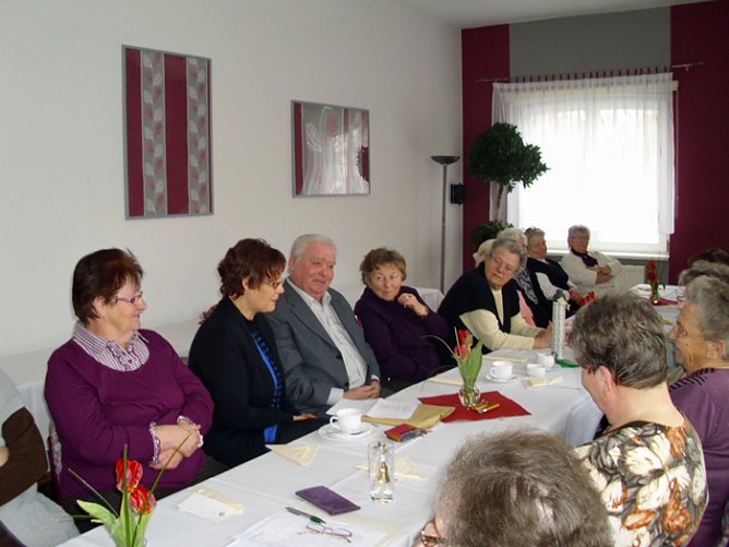 Senioren mit Stadtr&auml;ten im Gespr&auml;ch (Foto: Thomas Leipold)