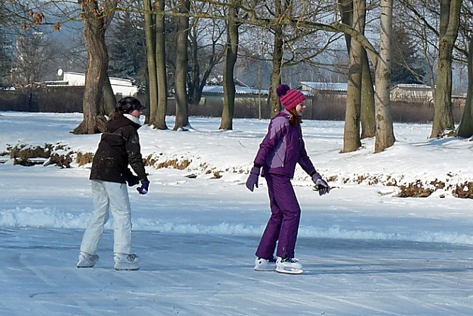 Die Feuerwehr hilft (Foto: Karl-Heinz Herrmann) Die Feuerwehr hilft (Foto: Karl-Heinz Herrmann)