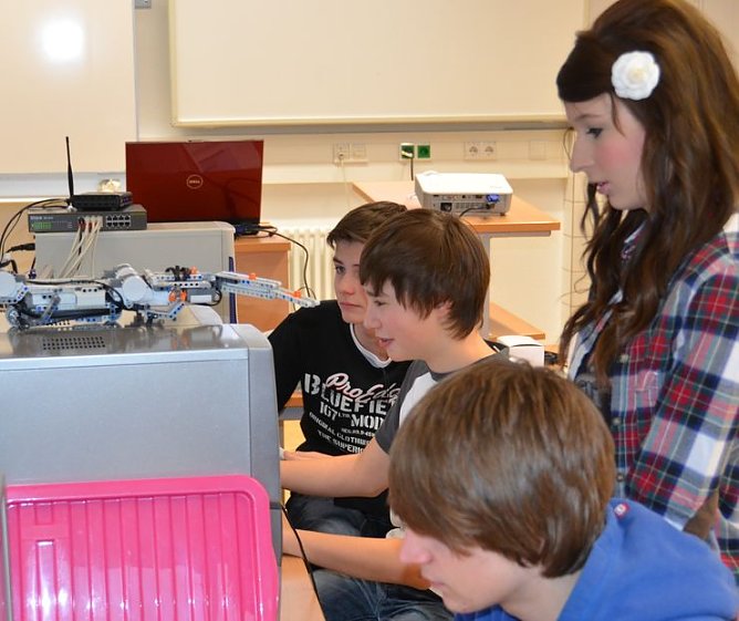 Sch&uuml;ler in der Akademie (Foto: privat)