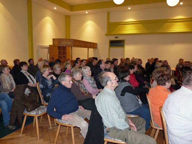 Diskussion um viel Schwein (Foto: Karl-Heinz Herrmann) Diskussion um viel Schwein (Foto: Karl-Heinz Herrmann)
