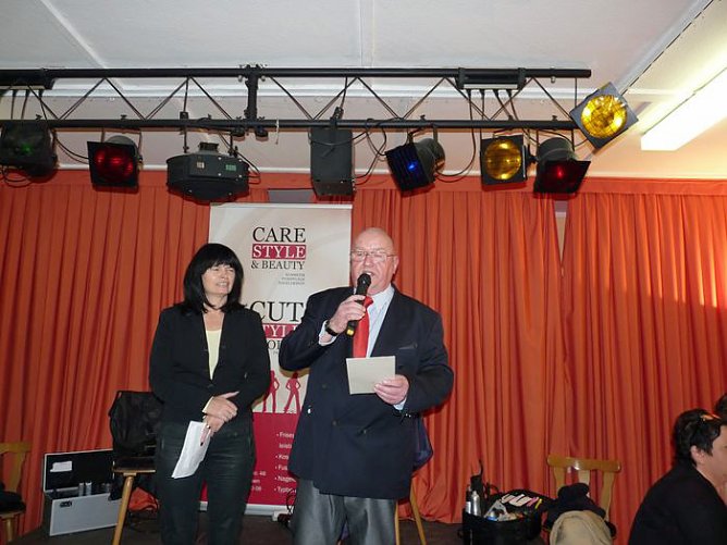 Mops will Schluss machen (Foto: Karl-Heinz Herrmann)