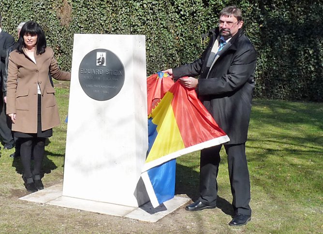 Stele für Eduard Stein (Foto: Karl-Heinz Herrmann) Stele für Eduard Stein (Foto: Karl-Heinz Herrmann)