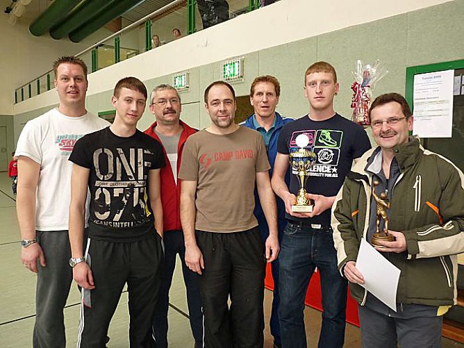 Volleyballer unter sich (Foto: Karl-Heinz Herrmann) Volleyballer unter sich (Foto: Karl-Heinz Herrmann)