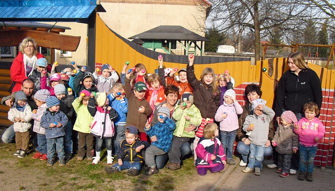 Osterhase unterwegs (Foto: Wahlkreisb&uuml;ro Holbe)