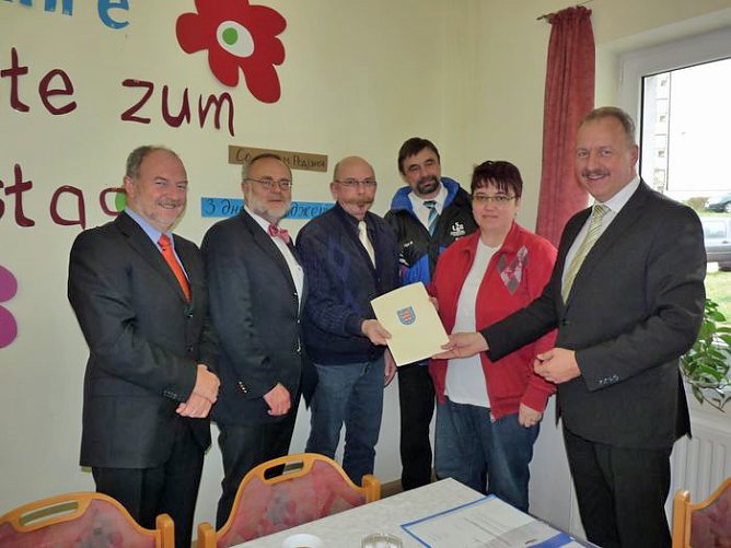 Innenminister brachte Geld vorbei (Foto: Karl-Heinz Herrmann)