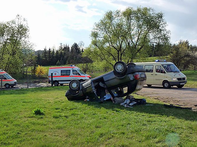 Mit Blaulicht durch Berka (Foto: Karl-Heinz Herrmann)