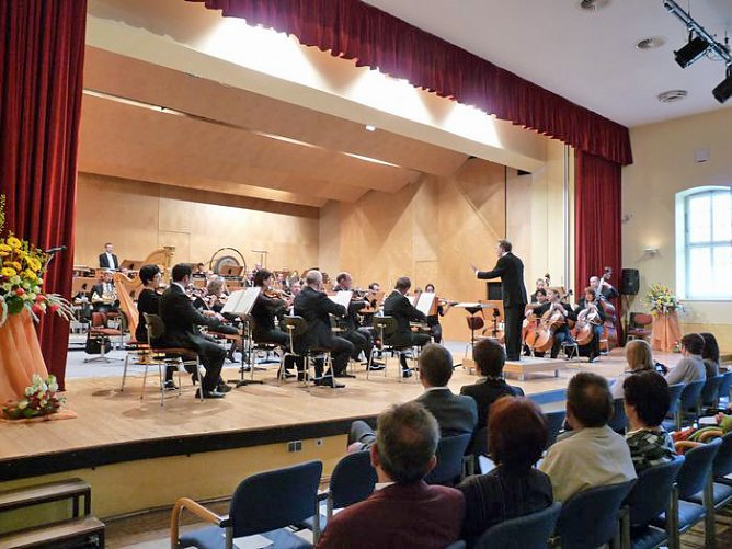 Erfolgreiches Mieterkonzert (Foto: Karl-Heinz Herrmann) Erfolgreiches Mieterkonzert (Foto: Karl-Heinz Herrmann)