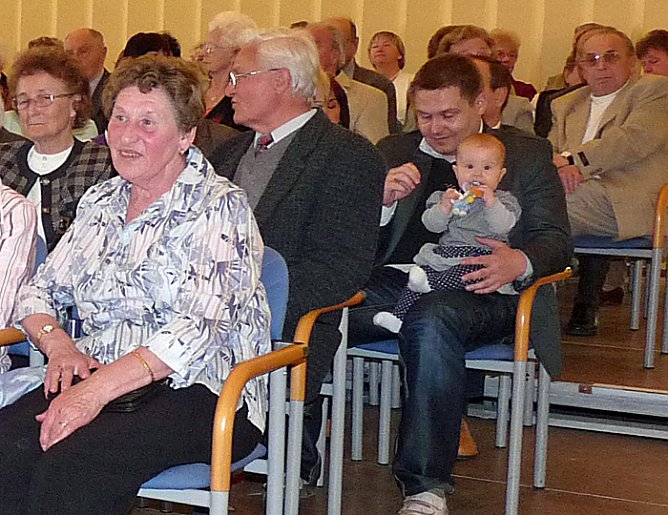 Erfolgreiches Mieterkonzert (Foto: Karl-Heinz Herrmann) Erfolgreiches Mieterkonzert (Foto: Karl-Heinz Herrmann)