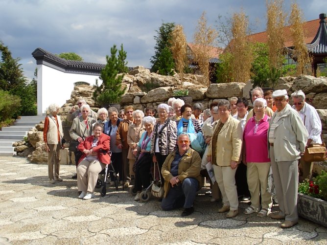 Senioren im Garten des ewigen Glücks (Foto: Thomas Leipold) Senioren im Garten des ewigen Glücks (Foto: Thomas Leipold)