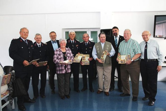 Verdiente Kameraden ausgezeichnet (Foto: Günter Herting) Verdiente Kameraden ausgezeichnet (Foto: Günter Herting)