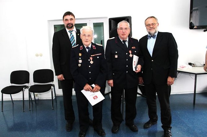 Verdiente Kameraden ausgezeichnet (Foto: Günter Herting) Verdiente Kameraden ausgezeichnet (Foto: Günter Herting)