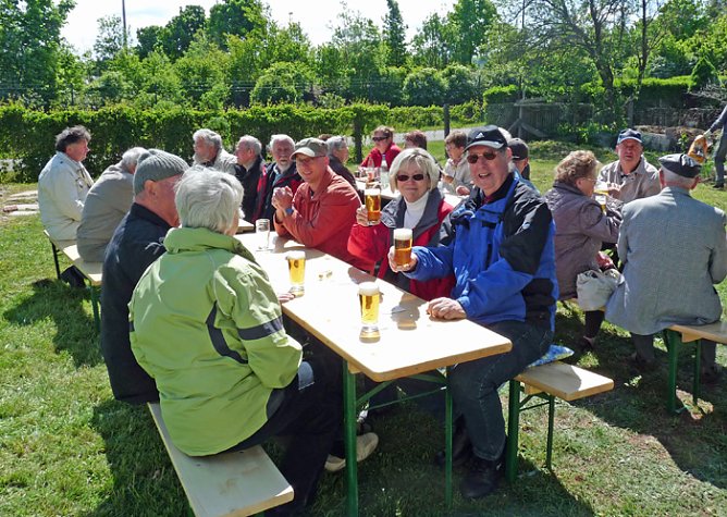 Arbeitseinsatz am Vatertag (Foto: Karl-Heinz Herrmann) Arbeitseinsatz am Vatertag (Foto: Karl-Heinz Herrmann)