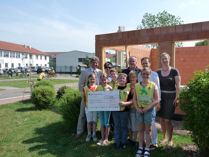 Wieder ein "Baustein" mehr (Foto: Karl-Heinz Herrmann) Wieder ein "Baustein" mehr (Foto: Karl-Heinz Herrmann)