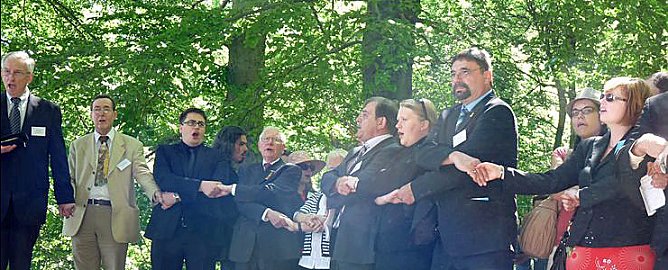 Der Toten gedacht (Foto: Karl-Heinz Herrmann) Der Toten gedacht (Foto: Karl-Heinz Herrmann)