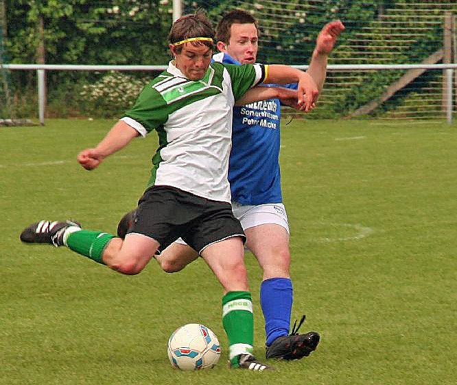 Der Ball rollte (Foto: Herbert Gruhne) Der Ball rollte (Foto: Herbert Gruhne)