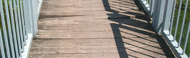 Fu&szlig;g&auml;ngerbr&uuml;cke &uuml;ber Wipper (Foto: Karl-Heinz Herrmann)