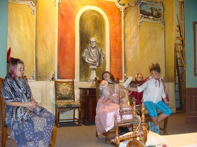 Dornröschen im Liebhabertheater (Foto: Jürgen Kieper) Dornröschen im Liebhabertheater (Foto: Jürgen Kieper)