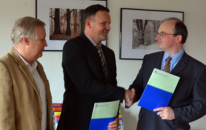 Unterschrieben (Foto: FHN) Unterschrieben (Foto: FHN)