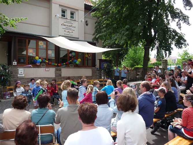 Zur Schule verabschiedet (Foto: Karl-Heinz Herrmann)
