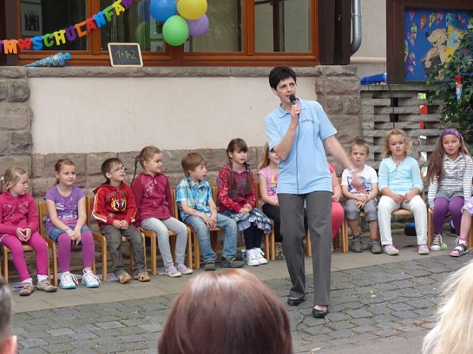 Zur Schule verabschiedet (Foto: Karl-Heinz Herrmann)