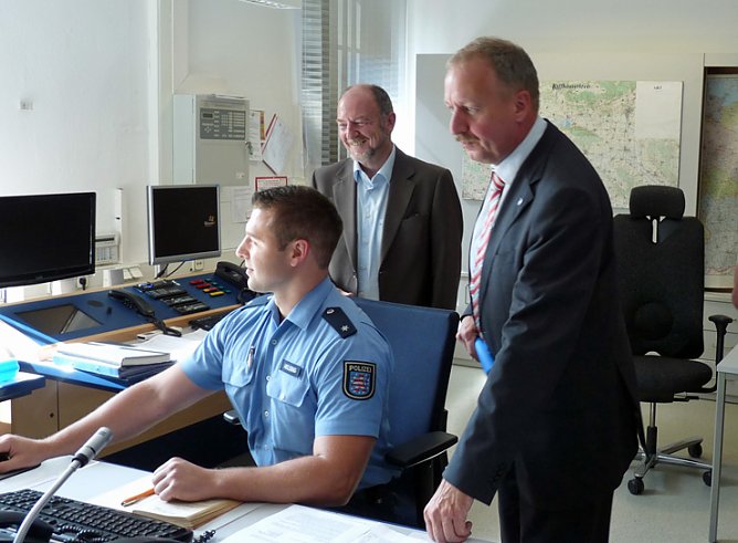 Schwerer Verkehrsunfall (Foto: Karl-Heinz Herrmann) Schwerer Verkehrsunfall (Foto: Karl-Heinz Herrmann)