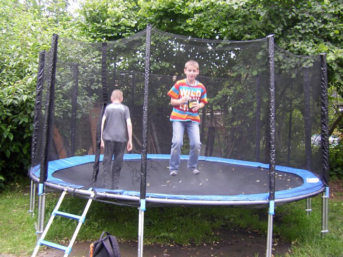 "Trampolinspa&szlig; im JuST" (Foto: Just Sondershausen)