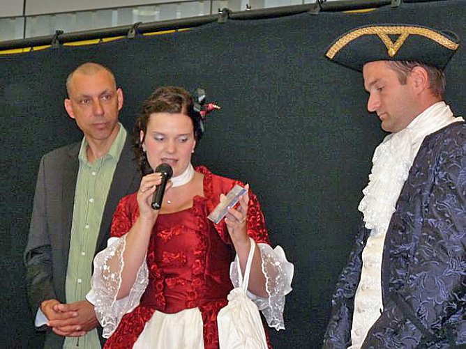 Torte angeschnitten (Foto: Karl-Heinz Herrmann) Torte angeschnitten (Foto: Karl-Heinz Herrmann)